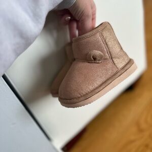 Cozy sparkly light pink baby Boots